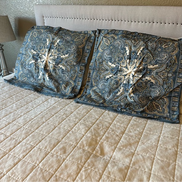 Pottery Barn Mansfield Blue Paisely Square Pillow Covers - Picture 2 of 15